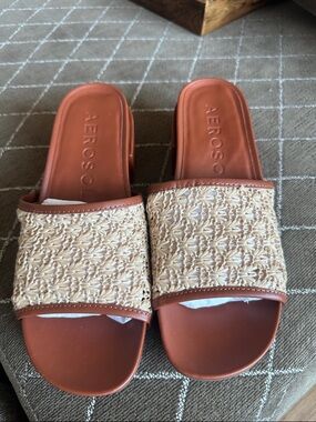 WORN LITERALLY AN HOUR! AEROSOLES Tan Leather & Natural Woven Slide Sandals